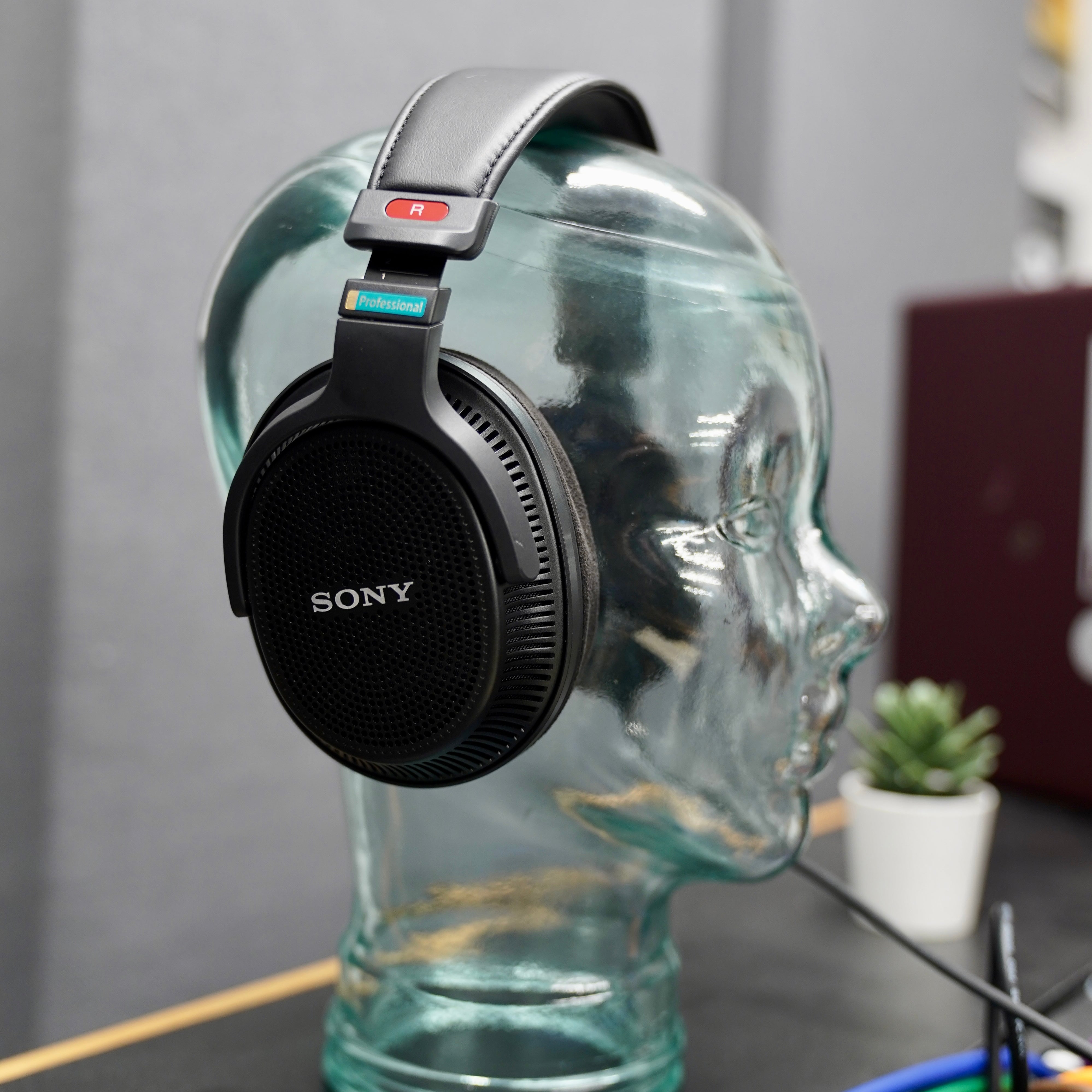 Sony MDR-MV1 (Ex Demo)