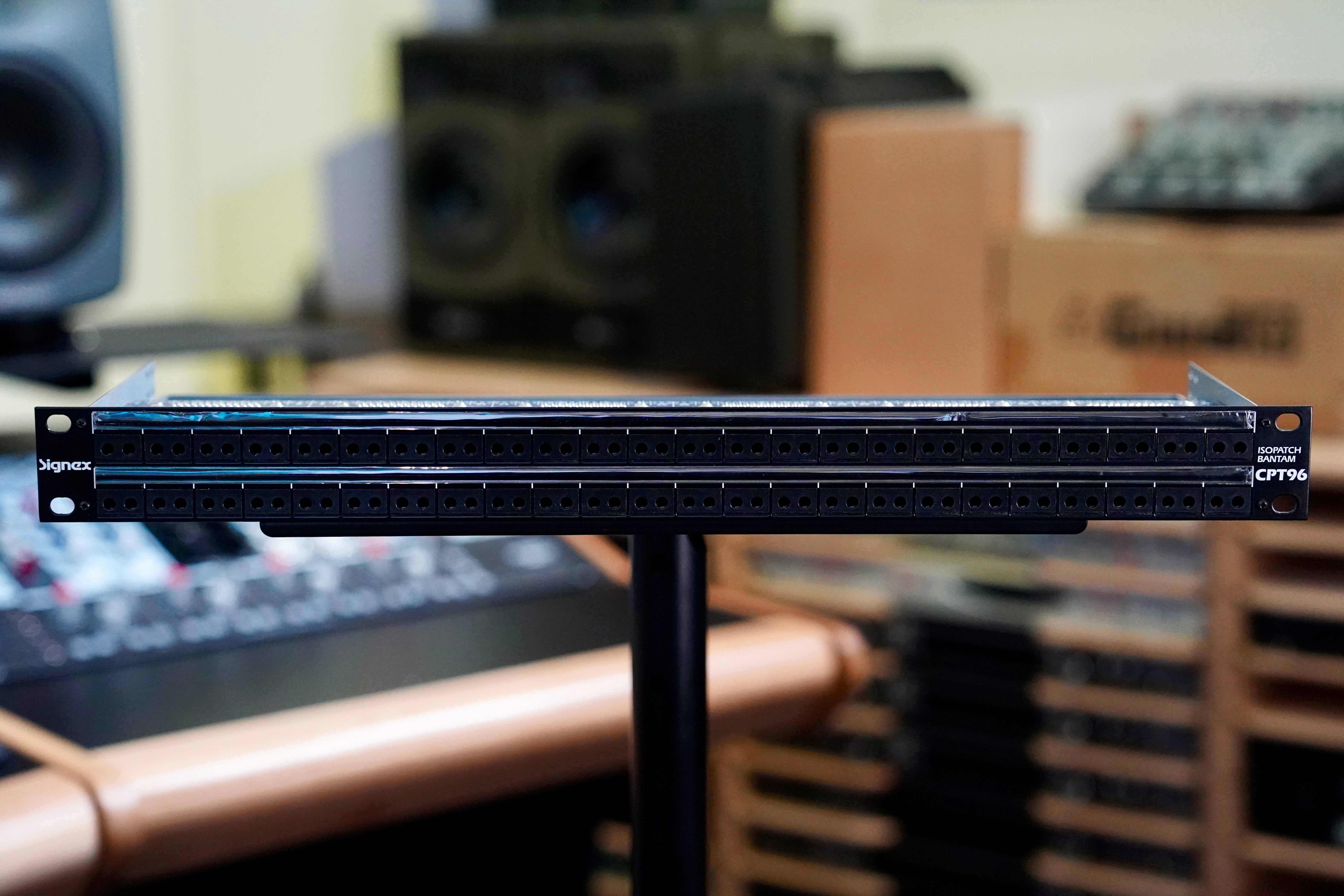 Signex Isopatch CPT96D25 Bantam Patchbay w/ Cables