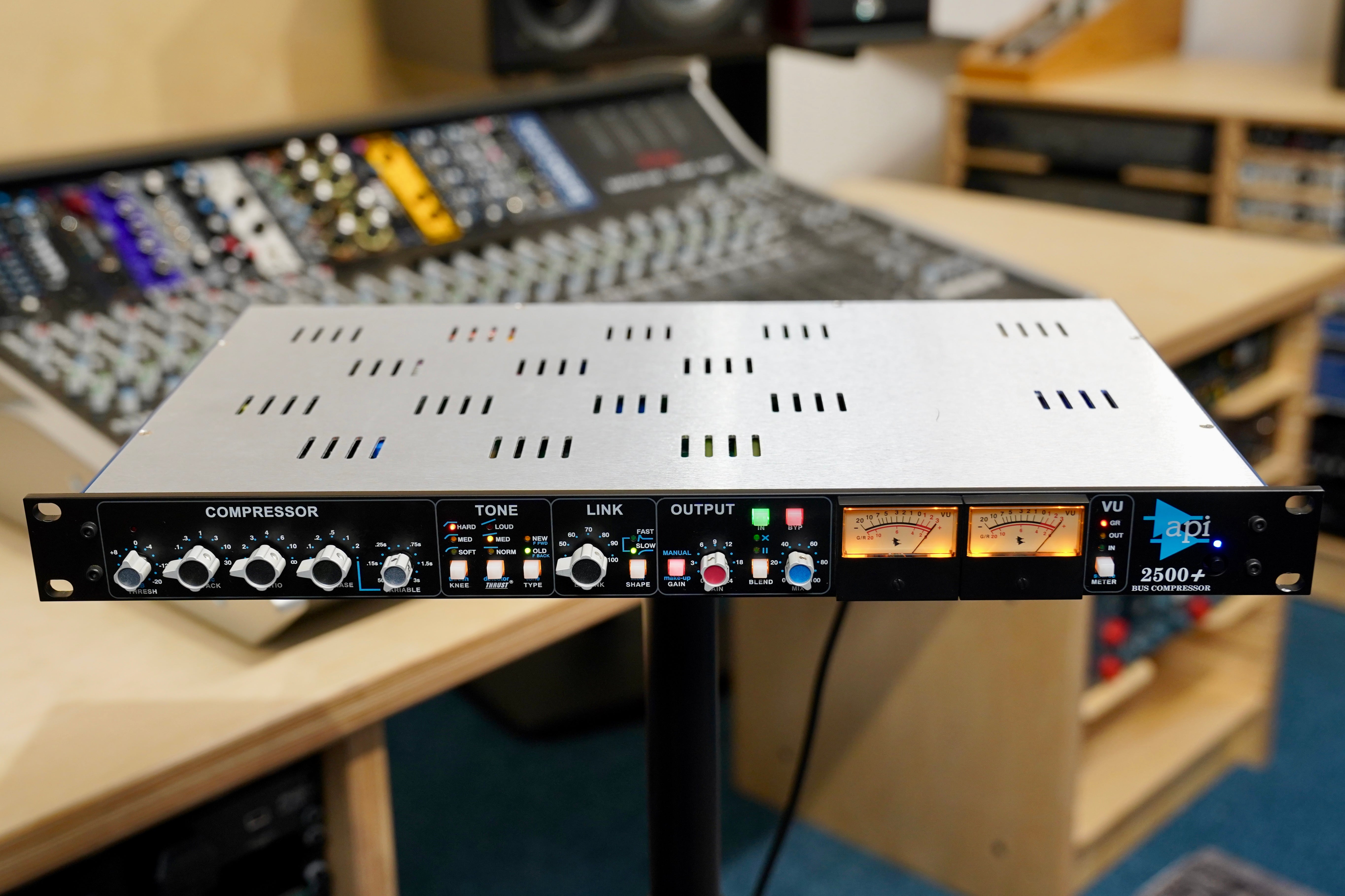 API 2500+ Bus Compressor