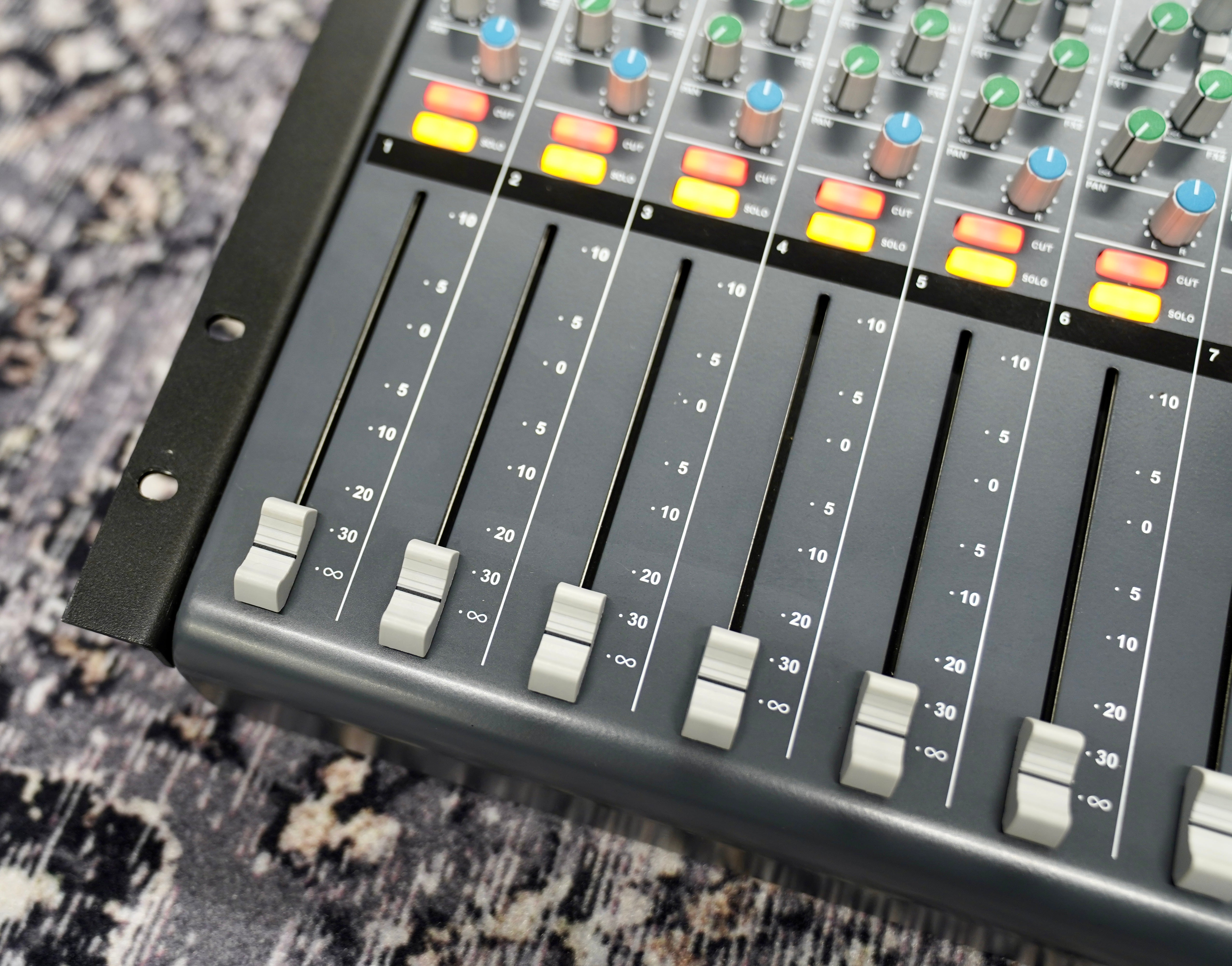 SSL X-Desk