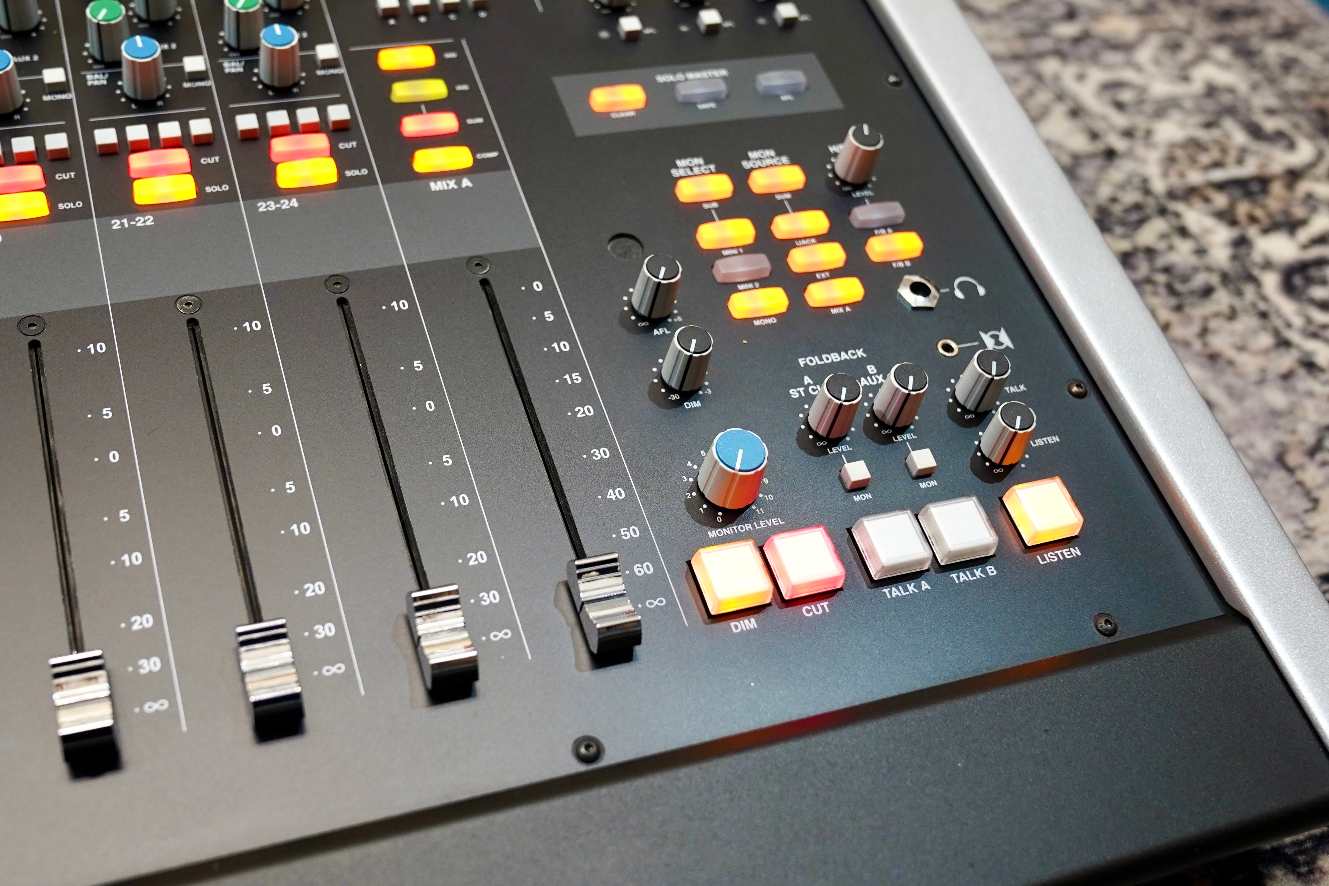 Solid State Logic XL-Desk