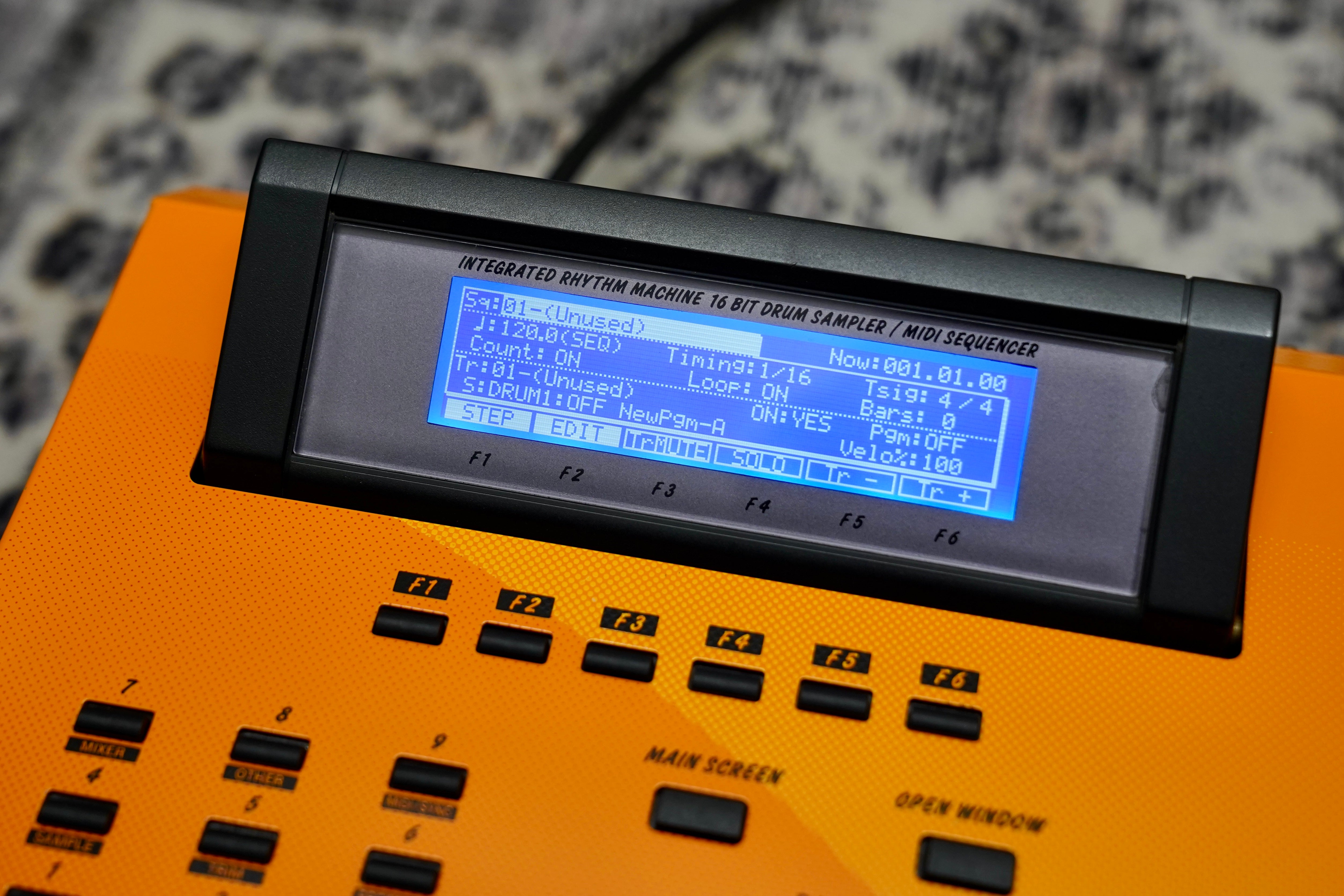 Akai MPC2000XL SE2 – Make Noise Pro Audio