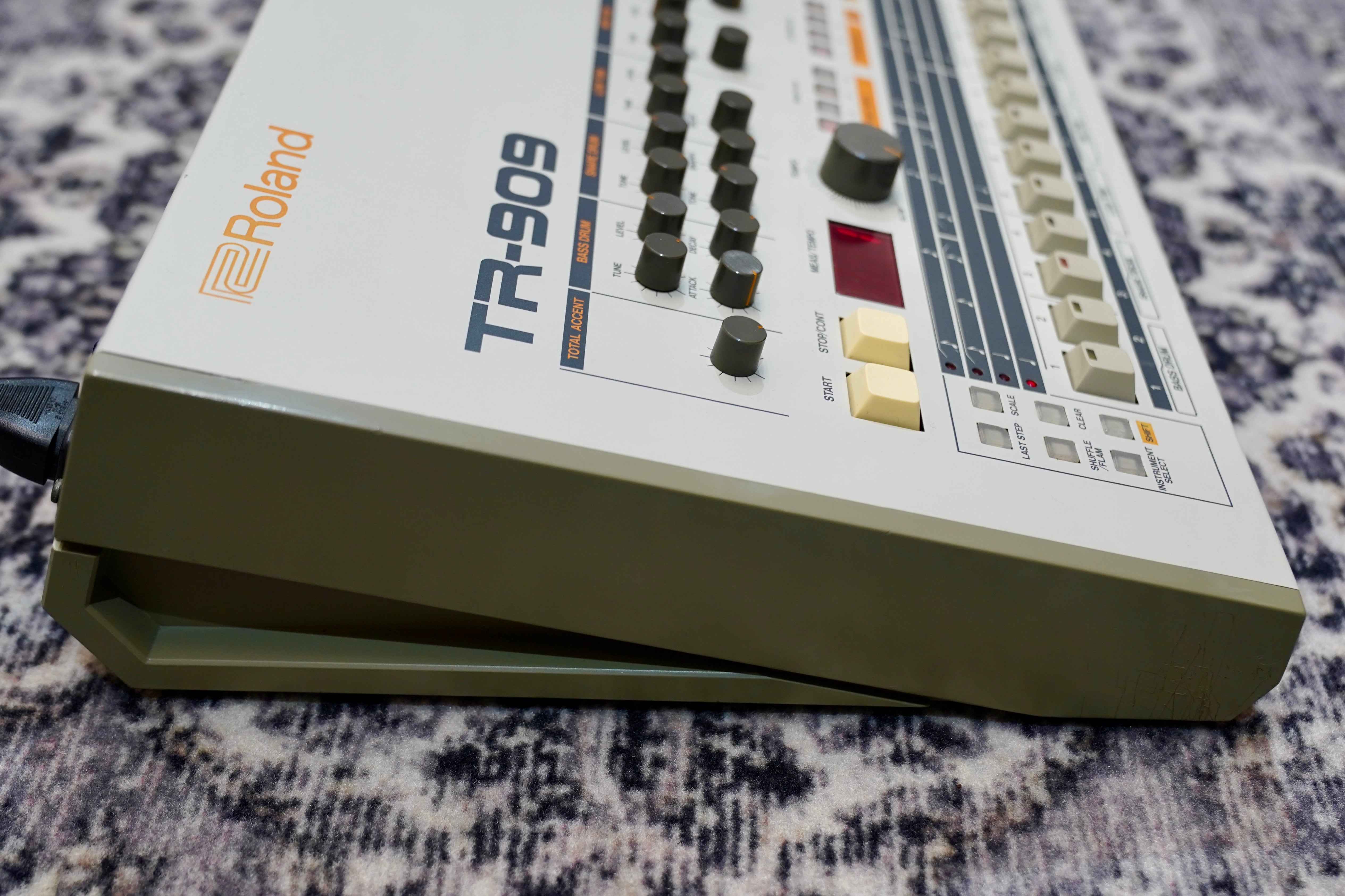 Roland TR-909 Rhythm Composer