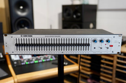 Klark Teknik DN 300 Graphic Equaliser
