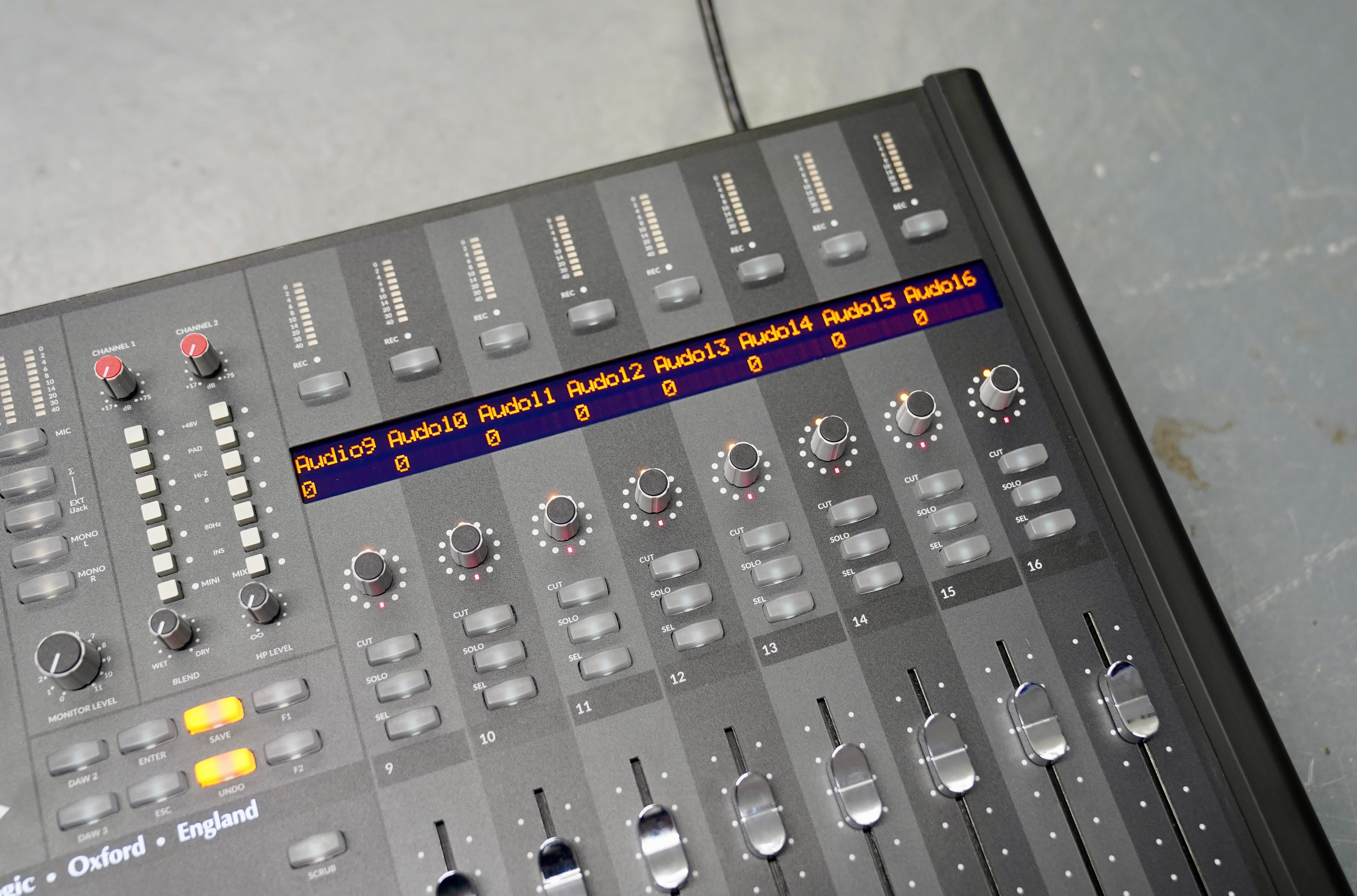 SSL Nucleus 2 Dark