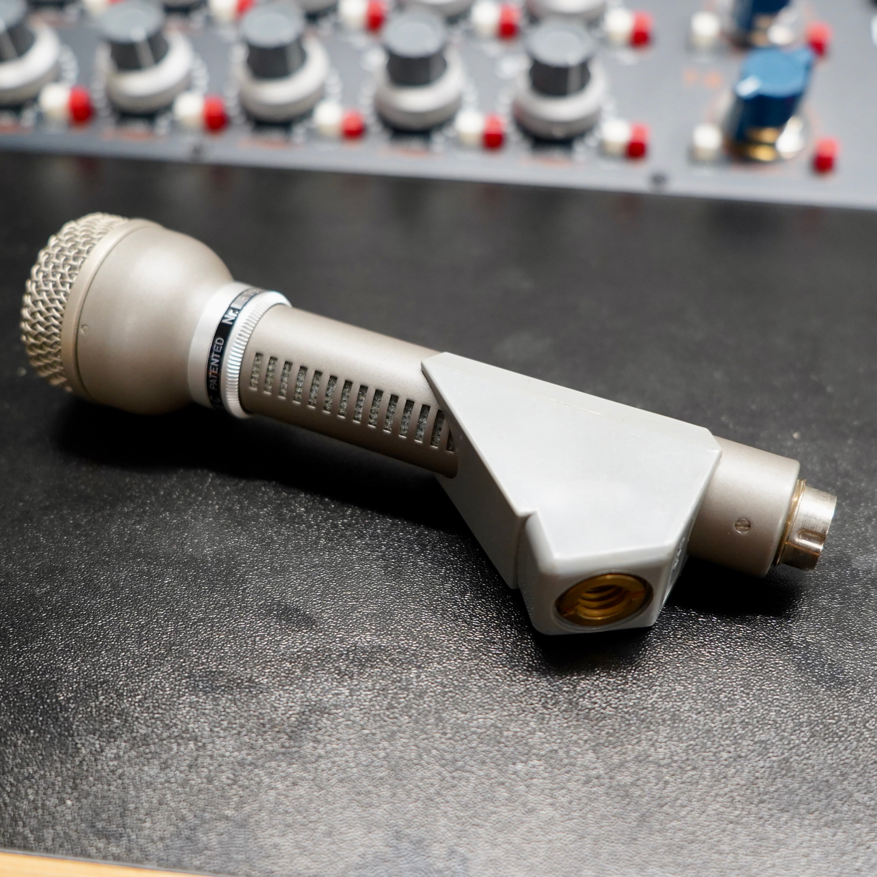 AKG D19C