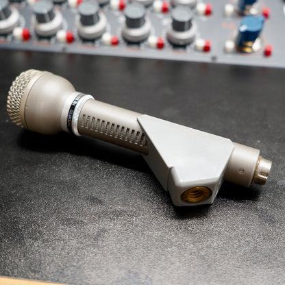 AKG D19C