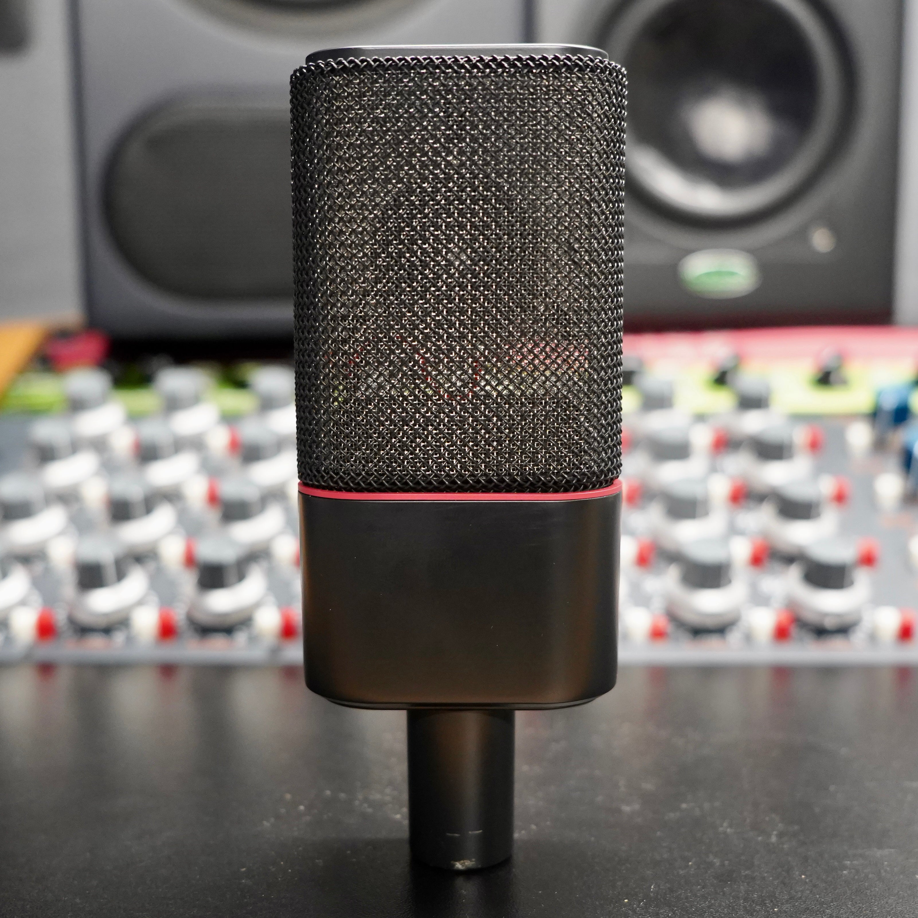 Austrian Audio OC18