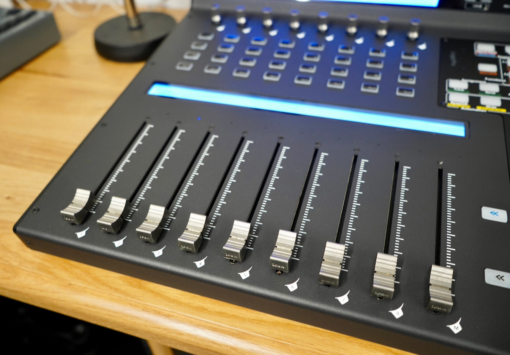 Icon Qcon Pro X – Make Noise Pro Audio