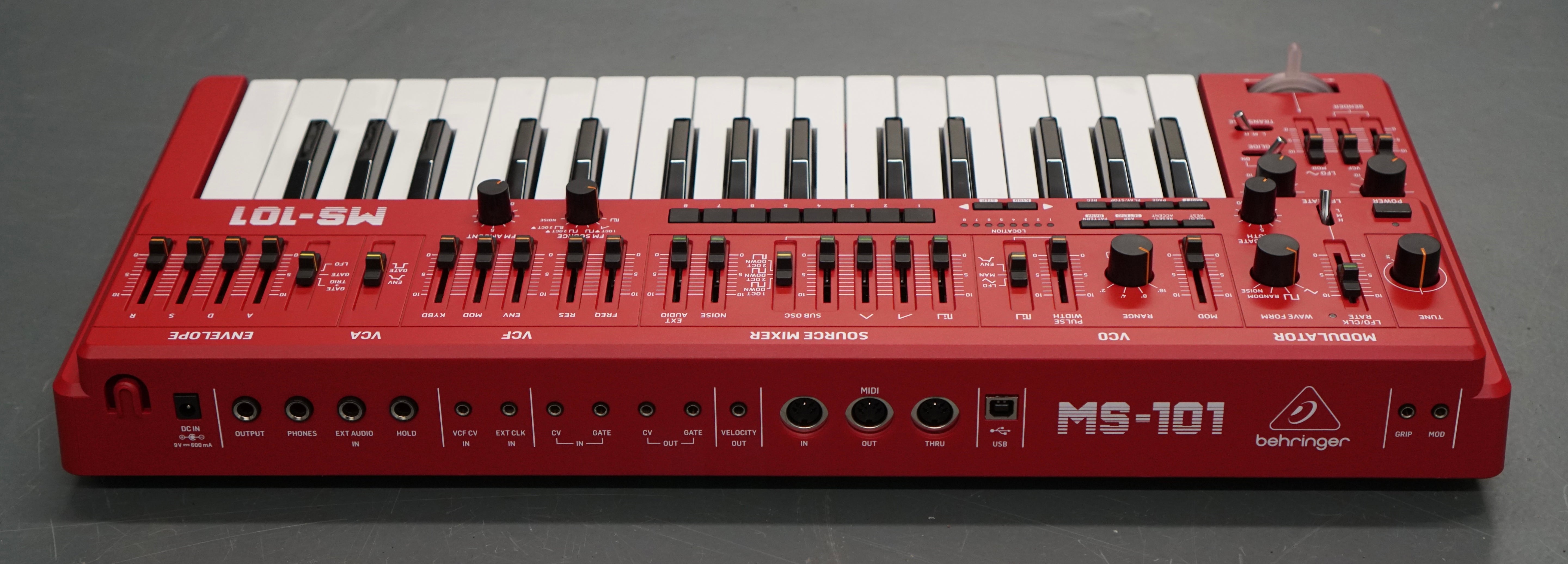 Behringer MS-101