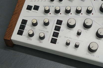 Modor NF-1 Digital Polyphonic Synthesizer