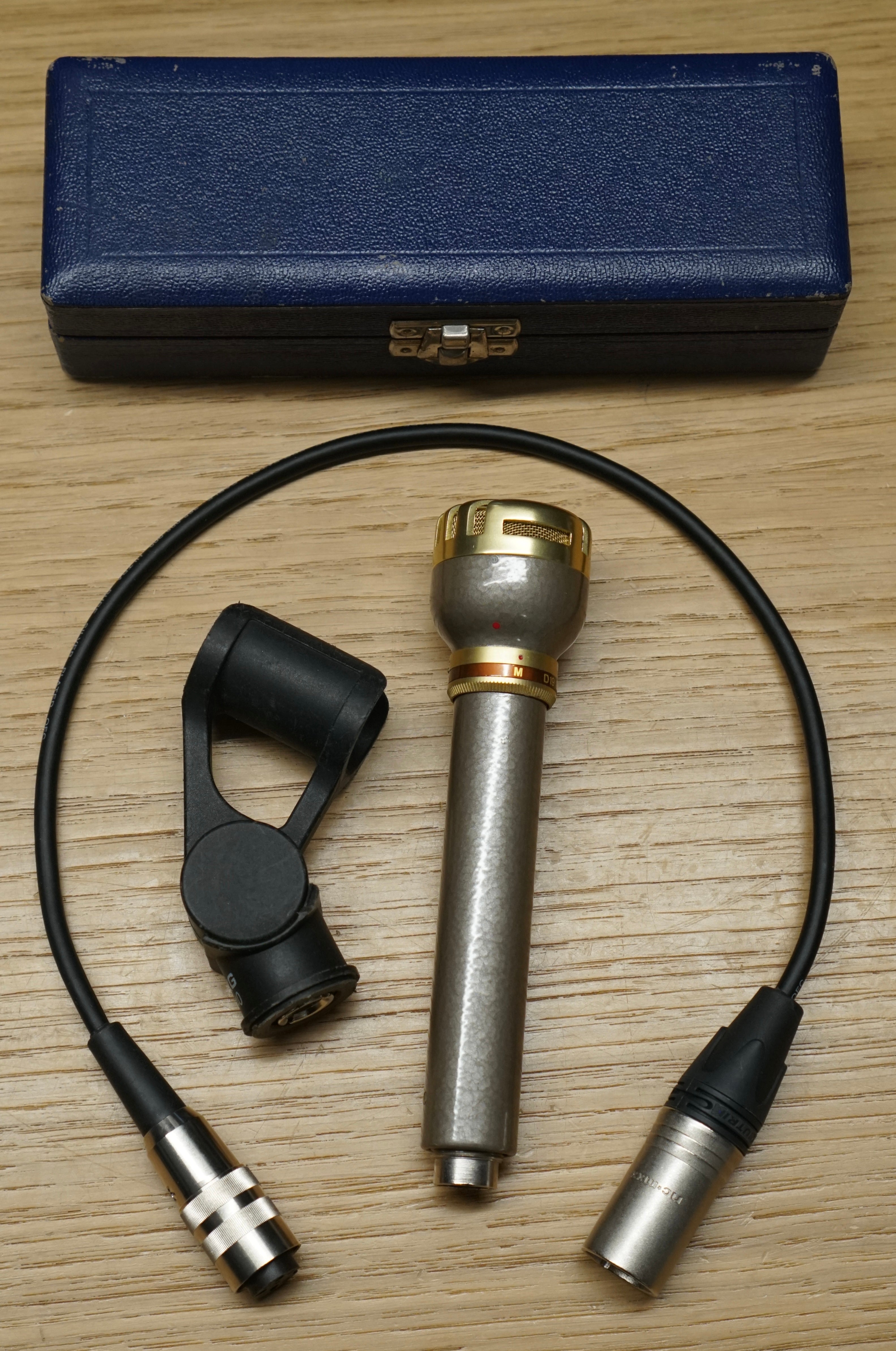 AKG D19 B200